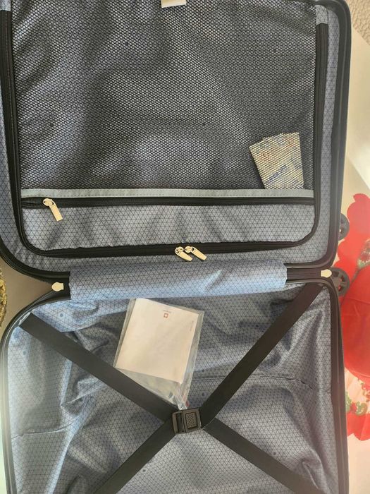 Delsey Shadow 5.0 Спинер на 4 колела 55 см. височина Черен цвят