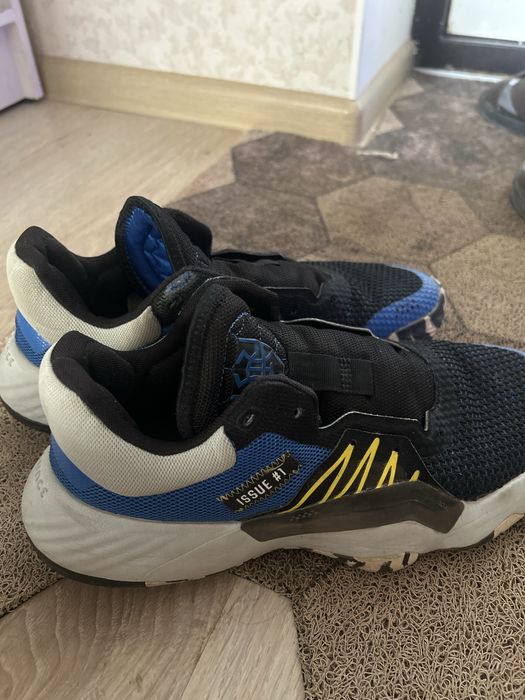 Adidas issue 1 кроссовки
