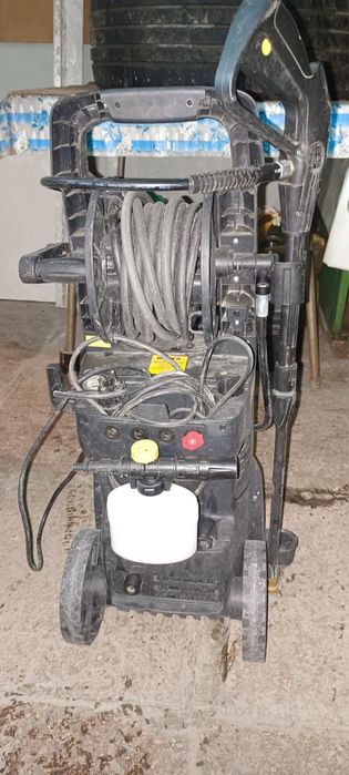 Продам керхер в отличном состоянии.