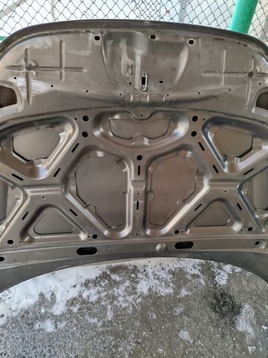 Продам капот на Lada Granta FL