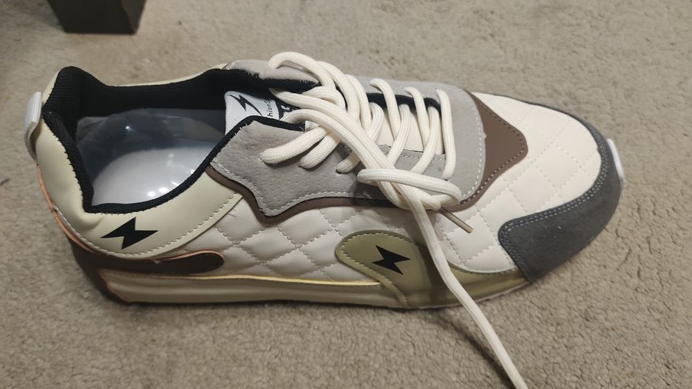 Продам кроссовки