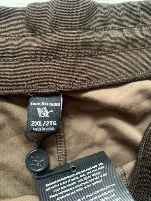 True Religion • •