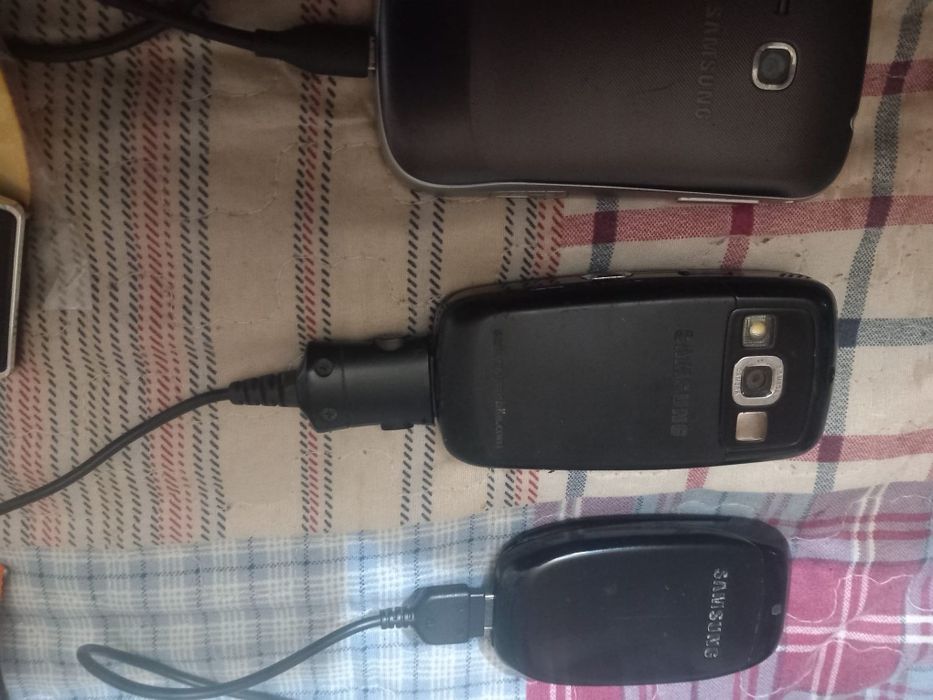 Lot 3 telefoane colecție