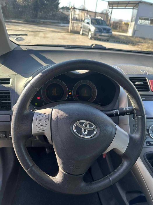 Toyota Auris 1.33 VVT-i  2008 г