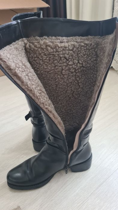 Продам женские сапоги