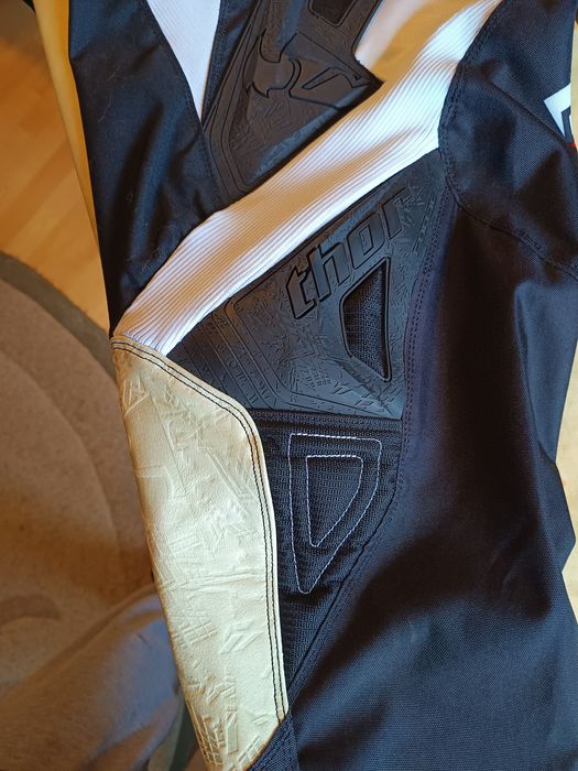 Costum motocross enduro,cu pantaloni și bluză THOR,mărimea XL,stare perfectă