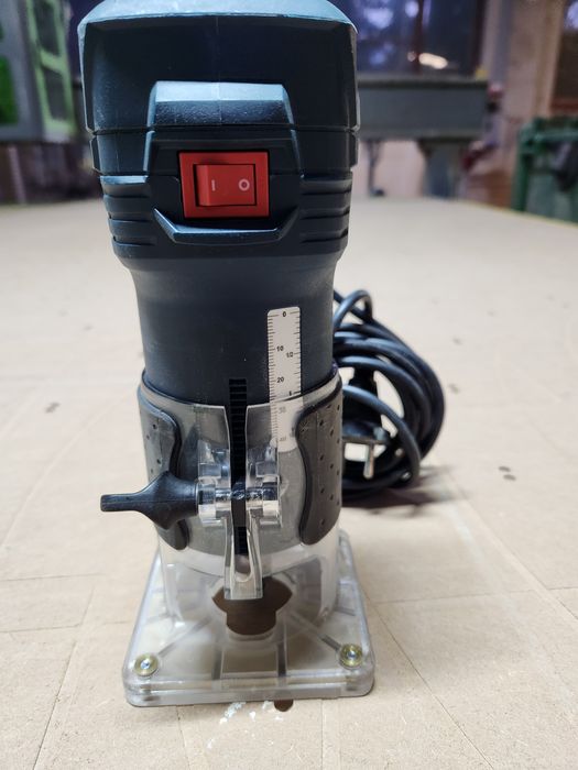 Freza electrica pentru lemn, Bosch Professional GKF 550, 550 W, 33000 rpm
Rating:
