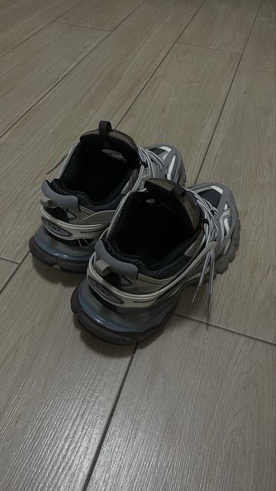Balenciaga track