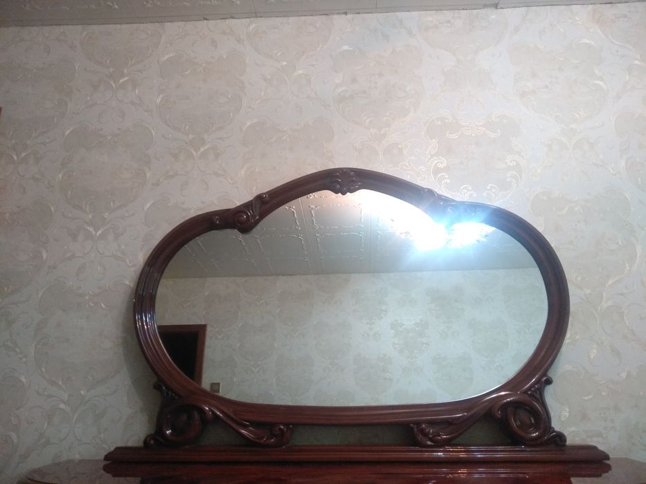 Продам настенное зеркало