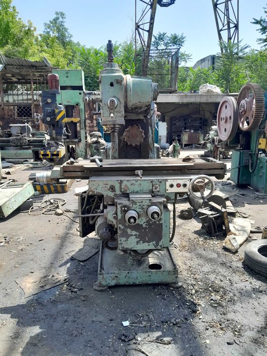 Универсальный фрезерный станок 6т82ш