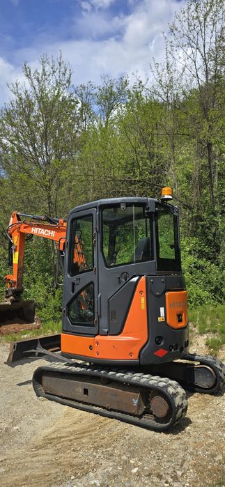Vând miniexcavator Hitachi u33 an 2016