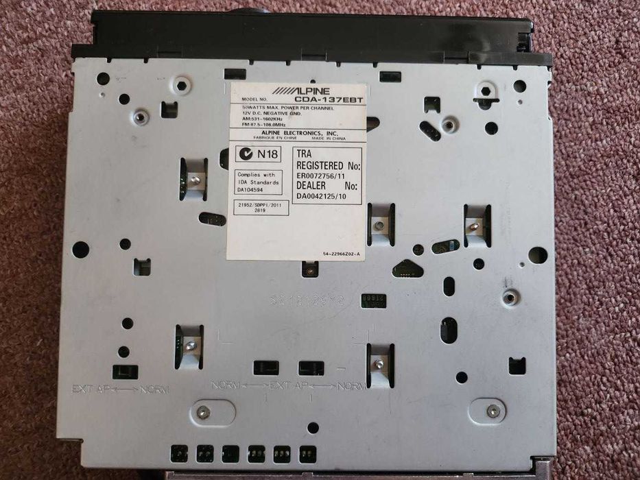 Продается профессиональная магнитола Alpine CDA-137EBT.