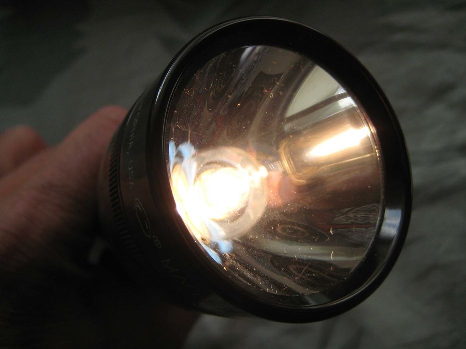 Продавам Фенер Maglite с крушка нажежаема жичка черно