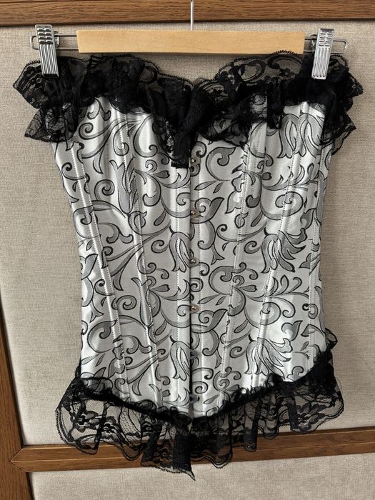 Сатениран корсет с дантела