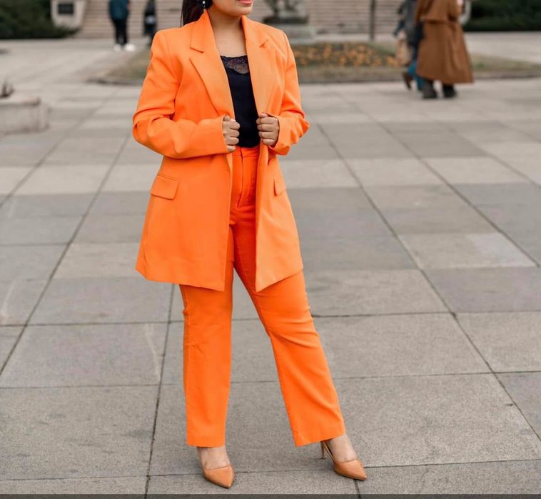 Оранжев сет от панталон и сако