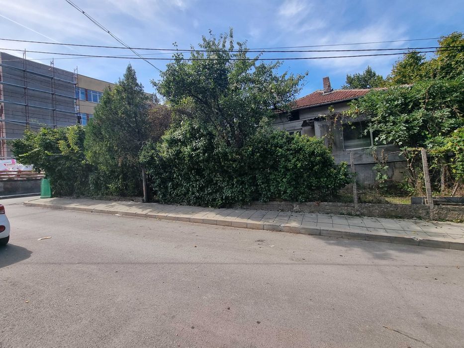 Продавам къща в град Своге