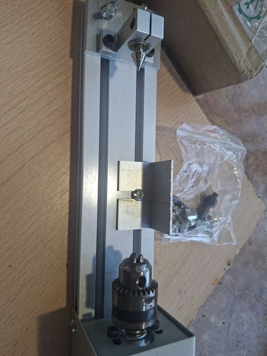 Mini strung cu sursa de alimentare
