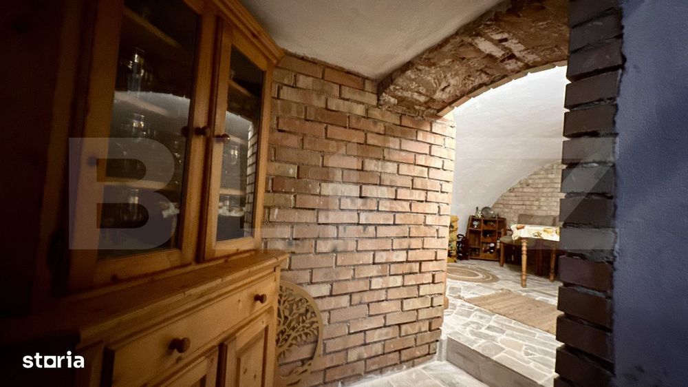 Apartament cu 3 camere si 2 bai, curte comuna, centrala pe gaz, ultrac