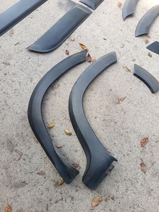 Overfendere aripi față spate bandouri Dacia Duster