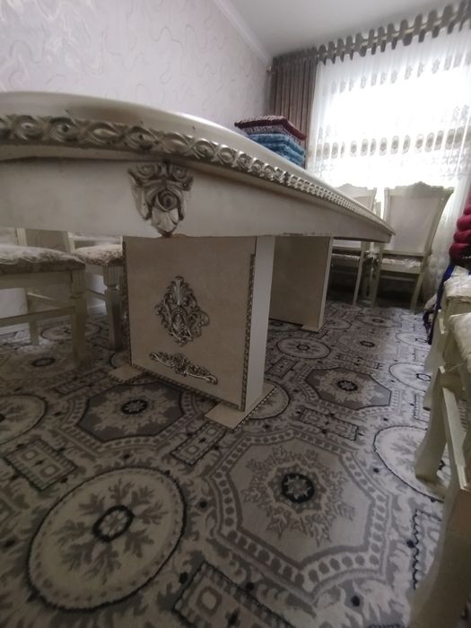 Stol stul sotiladi 12 tali