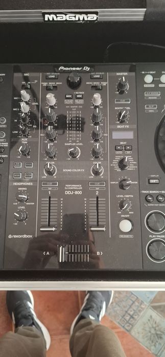 Продавам Pioneer DDJ 800