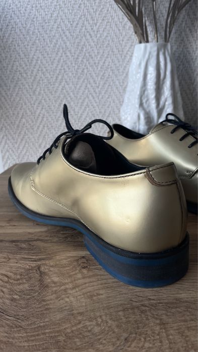 Уникални златни обувки MASCOLORI номер 40