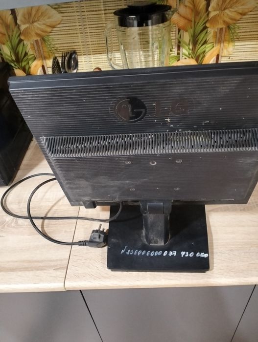 Продам манитор LG параметры не знаю