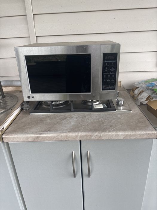 Продам полностью кухню
