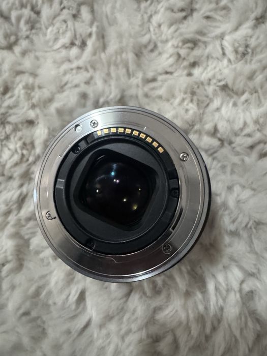 Sony 50mm f1.8 OSS (Argintiu) - Obiectiv Portret cu Stabilizare