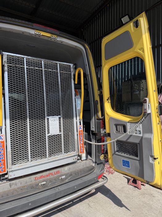 Vand lift hidraulic persone cu dizabilitati