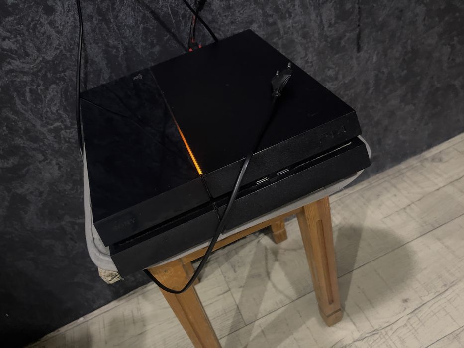 Ps4+заряд станция+2 джостика+3игры