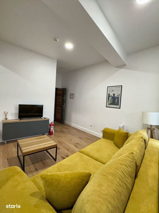 Inchiriez birou 46 mp Dambul Rotund