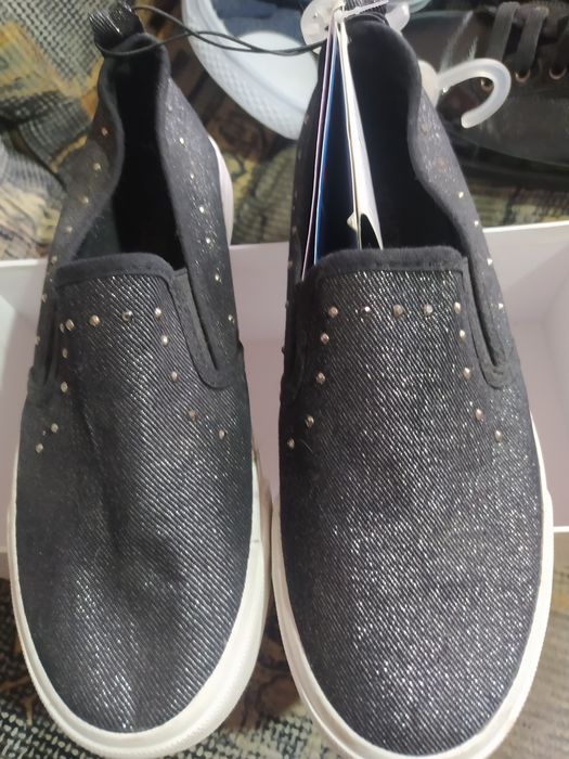 Крассовки кожаные и кеды(Детский Мир)Новые.