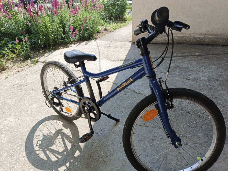 Vând bicicleta 6-9 ani in stare foarte buna .