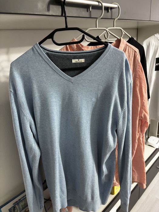 Продавам 6 тениски и 1 блуза и една риза