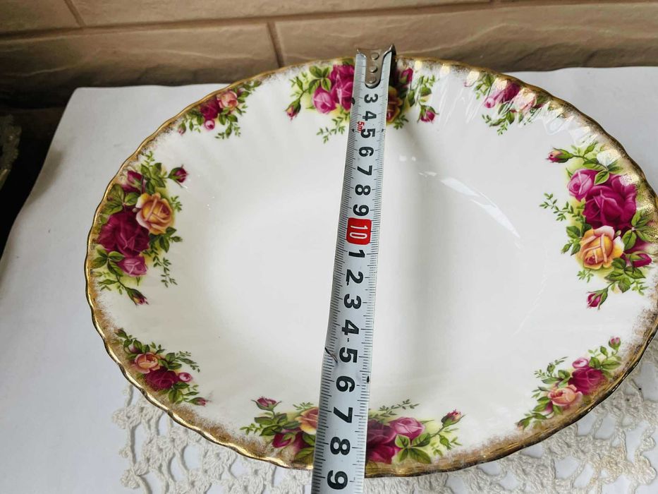 ROYAL ALBERT красива купа за сервиране от костен порцелан от Англия