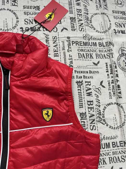 Scuderia Ferrari original official дамски елек грейка.Нов.M