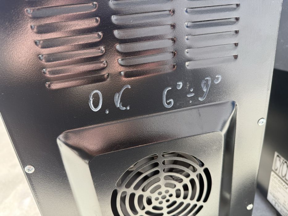 Малка хладилна витрина с вентилтор