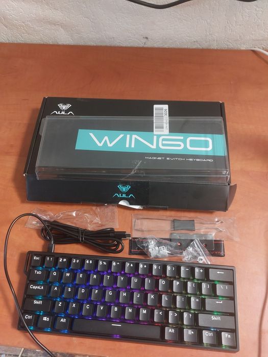 Okazie! Tastatura mecanica argb,switchuri magnetice,Epomaker Win 60nou
