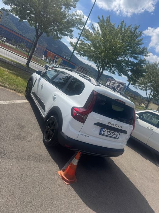 Transfer Aeroport  de la 1 Leu/km 8+1 si 5 locuri