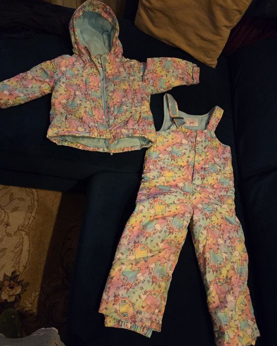 Salopeta iarna , unicorn,impecabila, Canada, 4 ani