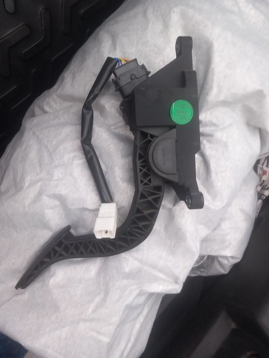 Neksia 3 GAZ PEDALI sotiladi