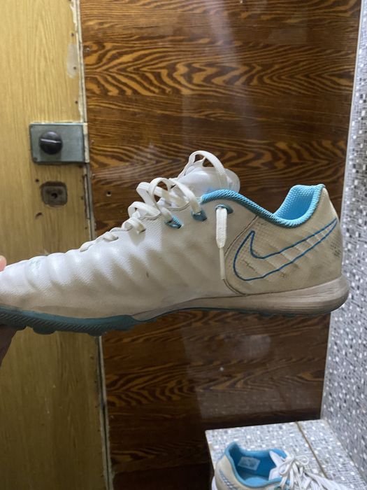 Gazonniy butsa sarakanoshka