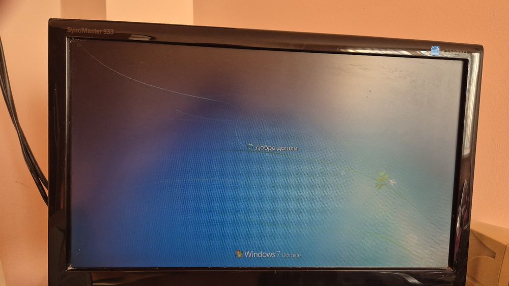 Продавам компютър с монитор