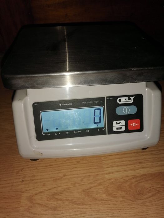 Cântar digital cu acumulator