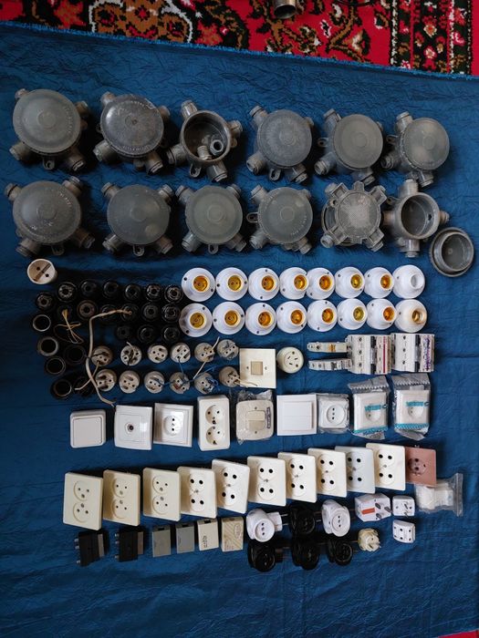 Розетка коробка патрон