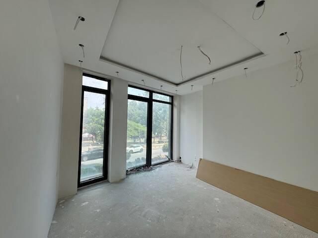 Продава се Двустаен апартамент в Бургас, Лазур - 96 кв.м за 3042 €/кв.м - Снимка #4