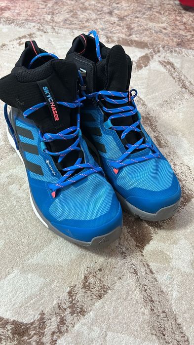 Продам кроссовки Адидас