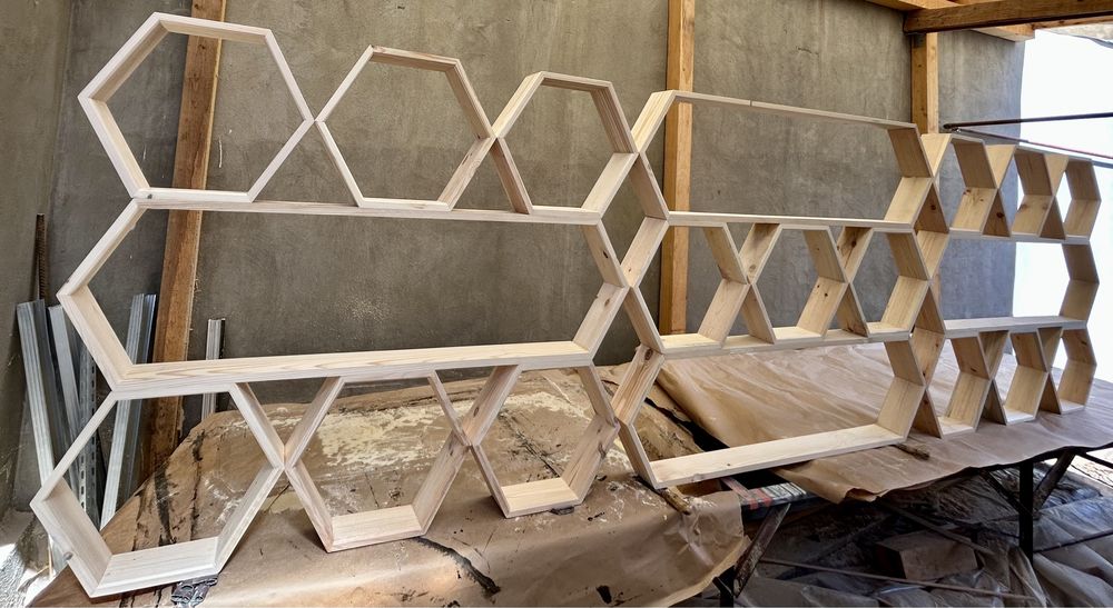 Raft hexagon din lemn masiv la comanda, tratat sau vopsit