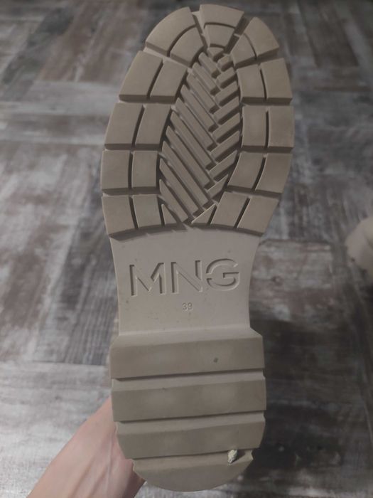 Боти тип челси на Манго